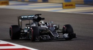 Formula 1 – GP del Bahrain: è di Hamilton la pole, secondo Rosberg a pochi millesimi.