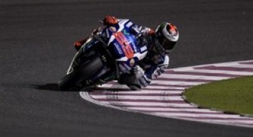 Moto GP, sul tracciato francese Jorge Lorenzo mette tutti in fila, Rossi è settimo