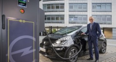 Nuova Opel Ampera-e, con 30 minuti di ricarica può percorrere fino a 150 chilometri