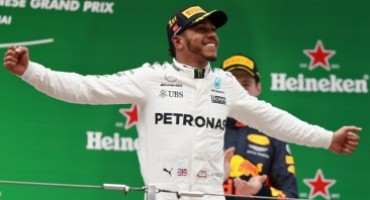 Formula 1 – GP Cina : Shangai nel segno di Lewis Hamilton, che vince davanti a Vettel e Verstappen