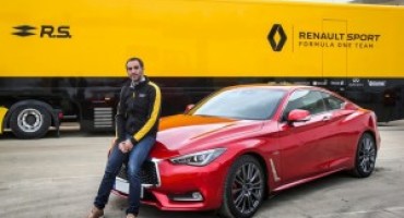 Cyril Abiteboul riceve da Infiniti la veloce e potente Q60S Coupè