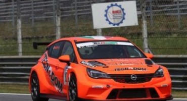 TCR Italy, nelle qualifiche a Monza le pole a Kevin Giacon (Opel) e Nicola Baldan (Seat)