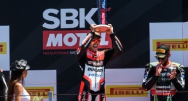 Superbike-Pirelli Riviera di Rimini Round: Marco Melandri vince Gara 2 e raggiunge la 100esima vittoria italiana di WSBK