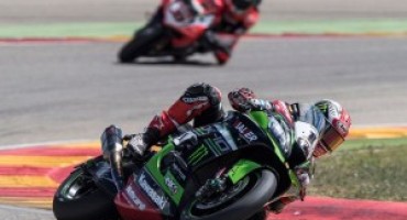 Superbike, dominio di Rea in Gara 1 davanti a Davies e Melandri