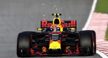 Formula 1 – GP Malesia, Verstappen si impone davanti a Hamilton e Ricciardo. Quarto Vettel