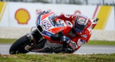 MotoGP, Dovizioso vince e tiene aperto il Mondiale. Morbidelli è campione del mondo di Moto2