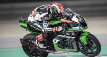 Mondiale SBK, a Losail monologo di Rea in Gara 1, davanti a Davies e Melandri