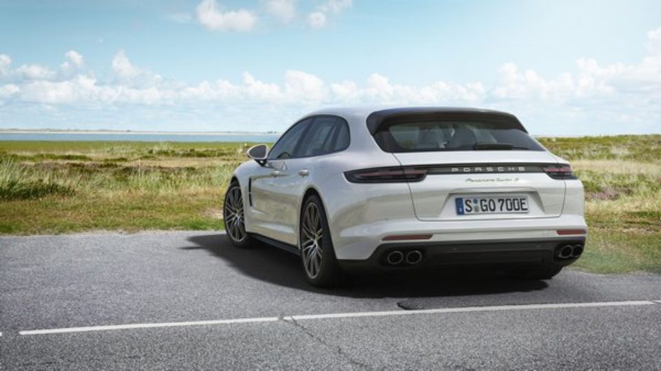 Panamera-Turbo-SE-Hybrid-Sport-Turismo.jpg