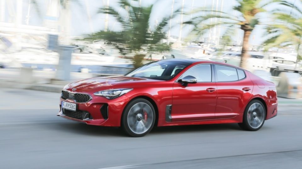 Kia-Stinger-Finalista-Car-of-the-Year-2018.jpg