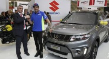 Suzuki consegna ad Andrea Iannone una Vitara XT