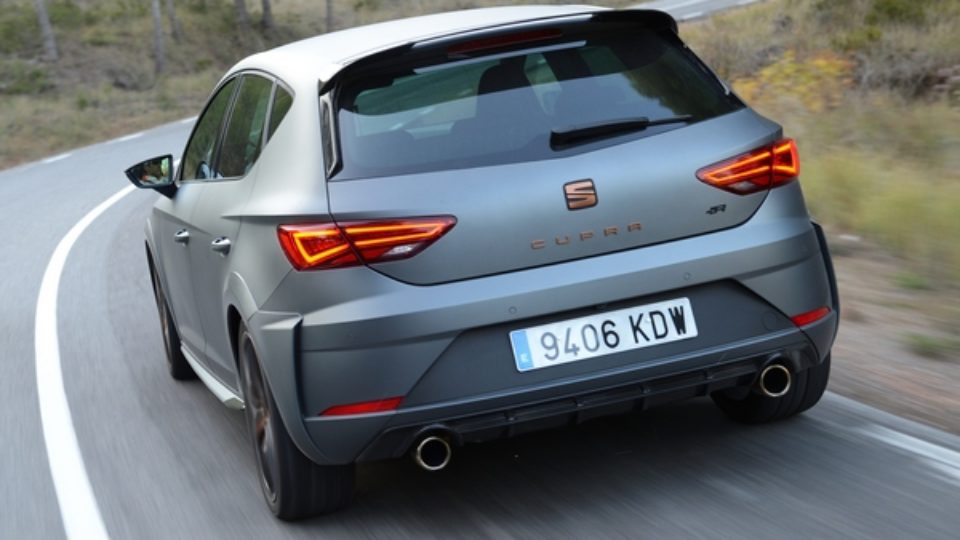 Seat-Leon-Cupra-R2.jpg