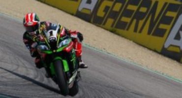 WSBK, a Imola Rea fa doppietta ed entra nella storia