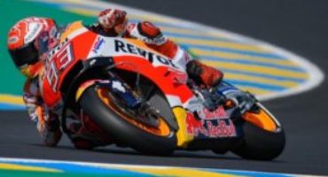 MotoGP, Marquez domina a Le Mans davanti e Petrucci e Rossi. Disastro Ducati