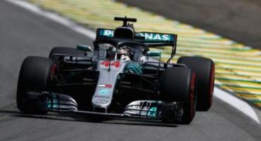 Formula 1, GP Brasile, vince Hamilton su uno sfortunato Verstappen. Mondiale Costruttori alla Mercedes