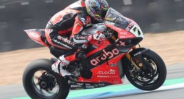 WSBK, Davies chiude al comando le libere di Losail