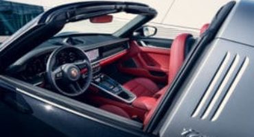 Nuova Porsche 911 Targa, eleganza senza tempo, affianca la Coupé e la Cabriolet