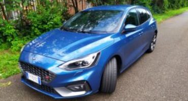 Ford Focus ST, il divertimento è garantito, grazie alle sospensioni elettroniche e a 280 cavalli scalpitanti