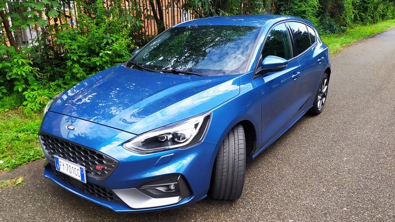 Ford Focus ST, il divertimento è garantito, grazie alle sospensioni elettroniche e a 280 cavalli scalpitanti