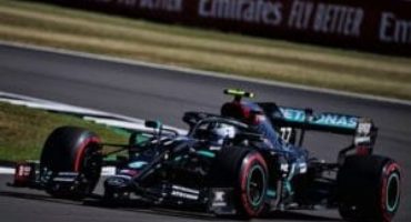 Formula 1 – GP del 70° anniversario, Bottas in pole davanti a Hamilton e Hulkenberg. Male le Ferrari